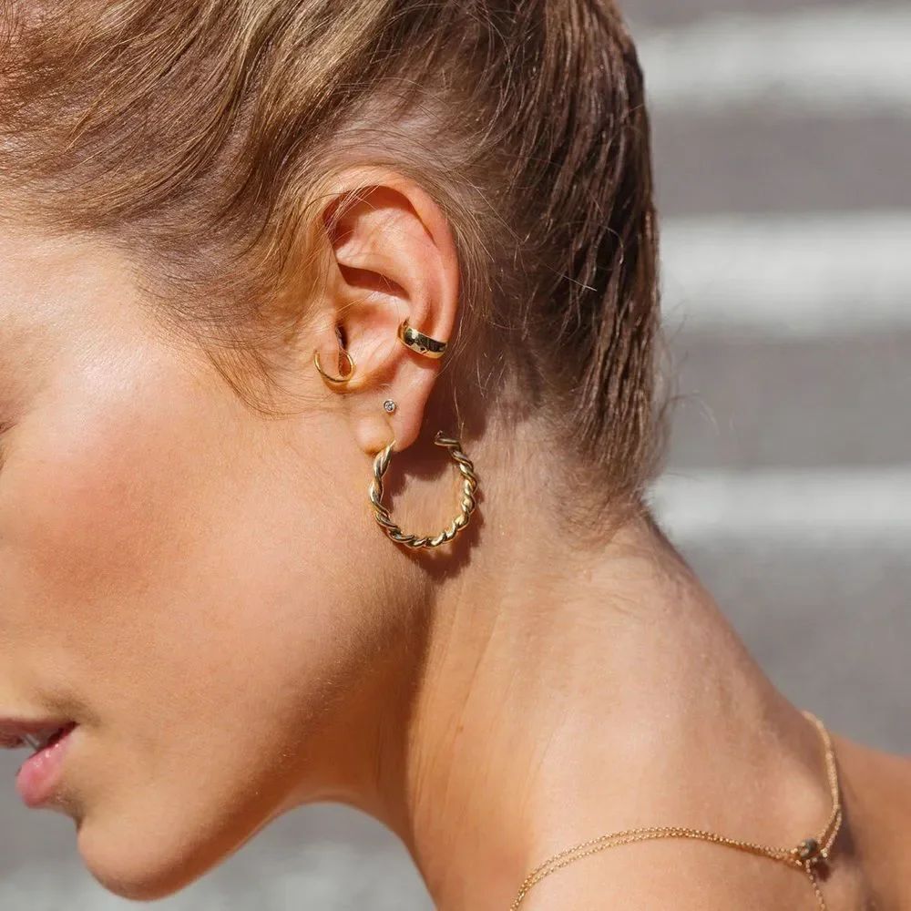 ✨HP✨Twist Hoop Earrings
NORDSTROM✨